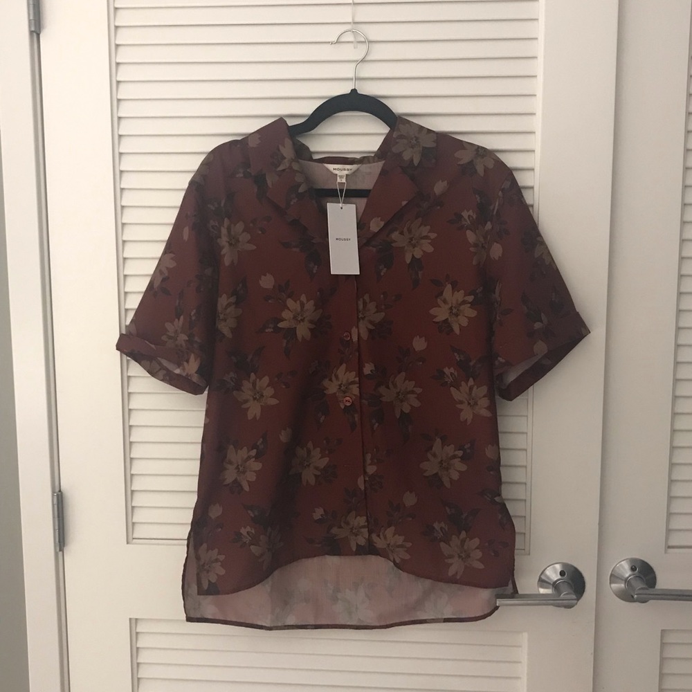 Moussy flowery printed top